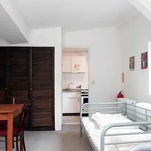 https://sleepcheaphostel.find-berlin-hotels.com